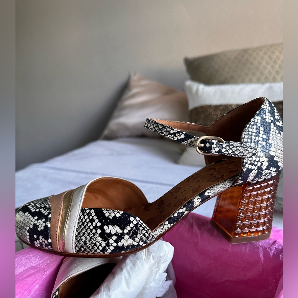 🎄 CHIE MIHARA block heels NWT